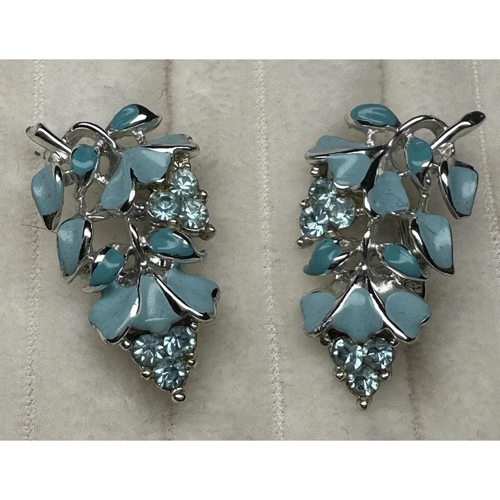 Vintage Rhinestone & Enamel FLORAL Clip On Earrings in Shades of Aqua Blue 1.5